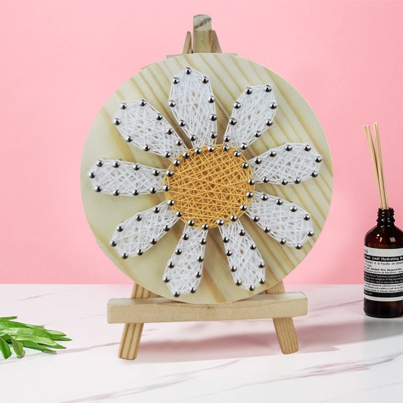 3D String Art Kit With BONUS Mini Easel Stand - White Daisy